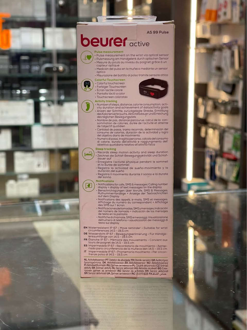 ئەم ئامێرەی لە وێنەکەدا دەردەکەوێت بریتییە لە Beurer AS 99 Pulse، کە هەستەوەرێکی چالاکییە (Activity Sensor) بۆ چاودێریکردنی جوڵەی ڕۆژانە و لێدانی دڵ دیزاین کراوە.

تایبەتمەندییە سەرەکییەکان:

 * پێوانەکردنی چالاکی: چاودێری هەموو هەنگاو و جوڵەیەکی ڕۆژانەت دەکات.

 * پێوانەکردنی لێدانی دڵ: هەستەوەرێکی تێدایە بۆ پیشاندانی لێدانی دڵ بە شێوەی ڕاستەوخۆ (وەک لە وێنەکەدا دیارە: 65 BPM LIVE).

 * پەیوەستکردن: لە ڕێگەی Bluetoothـەوە پەیوەست دەبێت بە مۆبایلەکەتەوە.

 * بەرنامەی تایبەت: کاردەکات لەگەڵ ئەپڵیکەیشنی beurer HealthManager بۆ ئەوەی بتوانیت زانیارییەکانت لەسەر مۆبایلەکەت ببینی و بەڕێوەیان ببەیت.

 * دروستکراوی: لەسەر کارتۆنەکە ئاماژە بەوە کراوە کە "ئەندازیاریی ئەڵمانییە" (German Engineering).
شێواز و دیزاین:

 * شاشەیەکی دیجیتاڵی باریکی هەیە کە لەناو قایشێکی ڕەشی دەستدا جێگیر کراوە.

 * زانیارییە گرنگەکانی وەک لێدانی دڵ و ئاستی چالاکی لەسەر شاشەکە نیشان دەدات. أربيل, العراق


**إذا كنت صاحب هذا الإعلان وتريد حذفه لأي سبب، رجاءا أرسل رسالة إلى الدعم الفني**