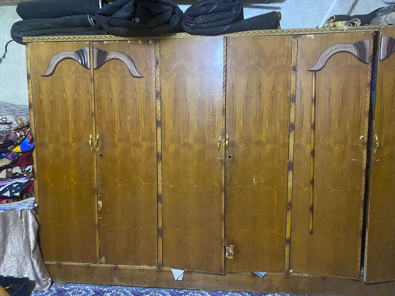 سلام عليكم غراض مستخمده مستعجل ع بيعهن مال معتاز التخم 300 *10 مقاعد 
الميزطعام هوا وكراسي 70
 البوفيه 150 الكنتور 200 وبيهن مجال
*********** بيه واتساب
