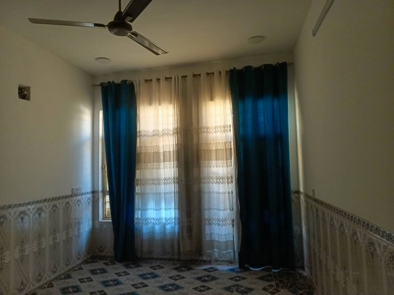 السلام عليكم بيت طابق ونص كامل 100متر في الامين الثانيه زراعي بيت غلام قرب شارع 15 سند 25 هذا رقمي وغير متواجد على الفيس ..
***********
