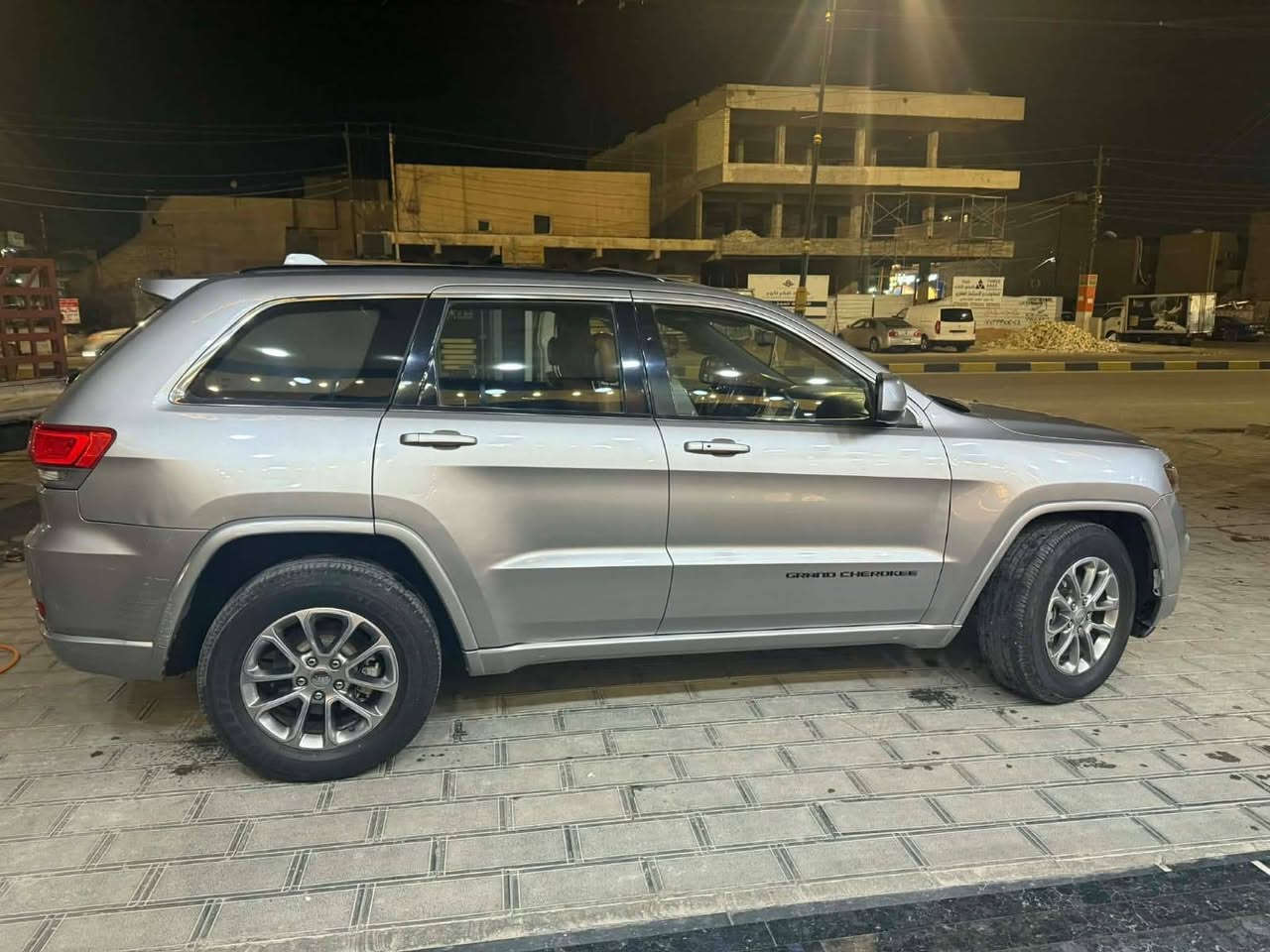 جيب لاريدو ٢٠١٤ بغداد بسمي ٣ قطع صبغ بنيد وجاملغ أمامي وجاملغ خلفي أثر طخه ستوته مكاني بغداد السيديه شارع العلوه سياره جديده سعر ١٩٠ وبيهه حك جيه شي بسيط *********** محرك ٦ سلندر
