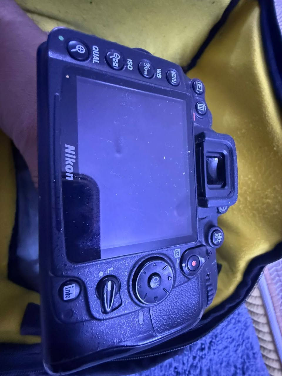 كاميرا نيكون D7000 كامل ملحقات مع عدسة رياضية اضافة للعدسة الأصلية للبيع للاستفسار  أو التواصل على الرقم ***********
