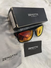 نظارة ماركة أصلية • مع ملحقات