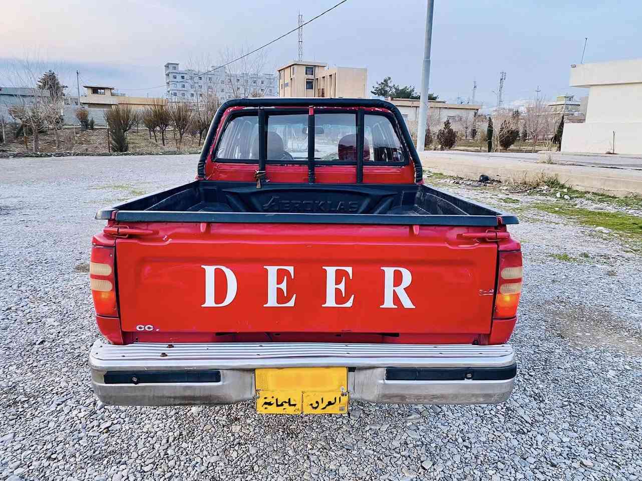 پیــــــكاب دێر مۆدێل ٢٠١١ بەخاخ
نــــــاو ســـوور چـوار جام كارەبا
گێڕوو مەكینەو ئەكسلو شانســـــی
بــــــە شەرت مامل وایــــەر مەنیوو
گەرمـــی ئیش دەكا  تەحولو غەرامەی 
بە شەرتە سەیارەكە زۆۆر جایزە
شــــــانی داداوە بە لای سایەقا
نــــــــــــرخی ٥٥ گەڵــــــا
ژم     ***********
***********
