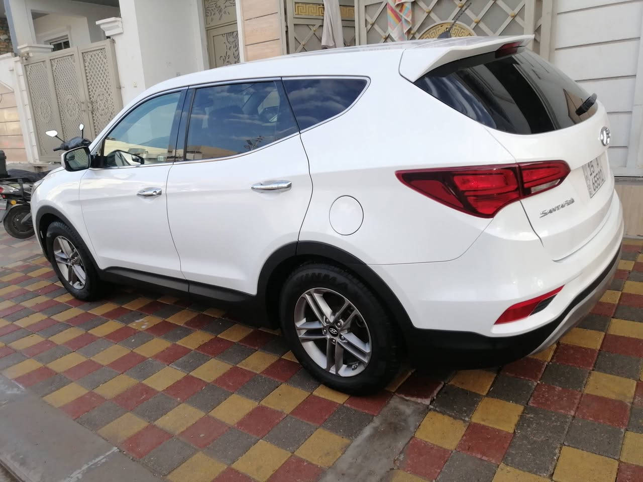 سلام عليكم للبيع سياره سنتافي 2018
وارد أمريكي كلين كفاله عامه 
ماشيه 90 حقيقي 
اربعه سلندر خمسه راكب 
كير محرك ابلادي برغي مامفتوح
السياره كله على وضع الشركة 
رقم انبار دولي تحويل ثاني يوم 
السعر 160 اوبيه مجال 
العنوان الانبار الرمادي 
الرقم  ***********
