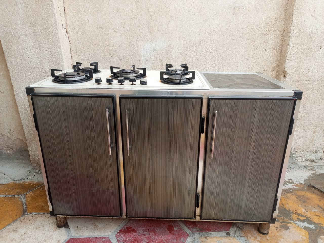 سلام عليكم ورحمه الله وبركاته طباخ ملحق للبيع السعر 100وبيه مجال العنون نجف حي المكرمه رقم ***********
