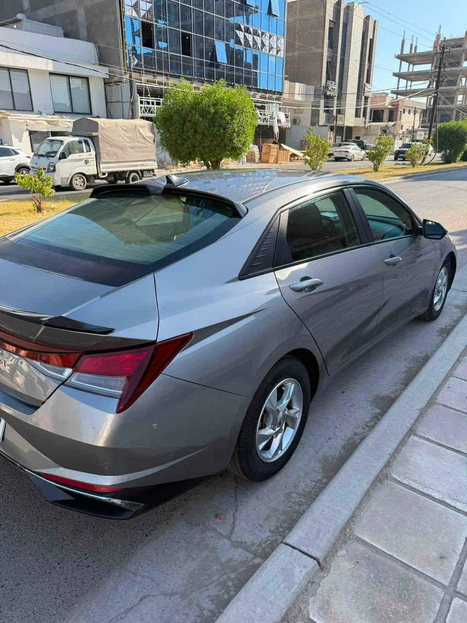 السلام عليكم 🏁🛞 🚘
الانترا مديل ٢٠٢1 حادثها مثل ما موضح بلصورة +بلعراق نضربت جاملغ ايمن ومبدل لاشاصي  ولا لغد ومابدل ايشي من صدرها
ايرباك سليم 
رقمها اربيل تريد احولك تريد مكاتبة اني حاضر 
والسيارة سويج مواصفات العادية 
السعر ١٢٥ $ 
رقم الهاتف *********** بيه واتساب
