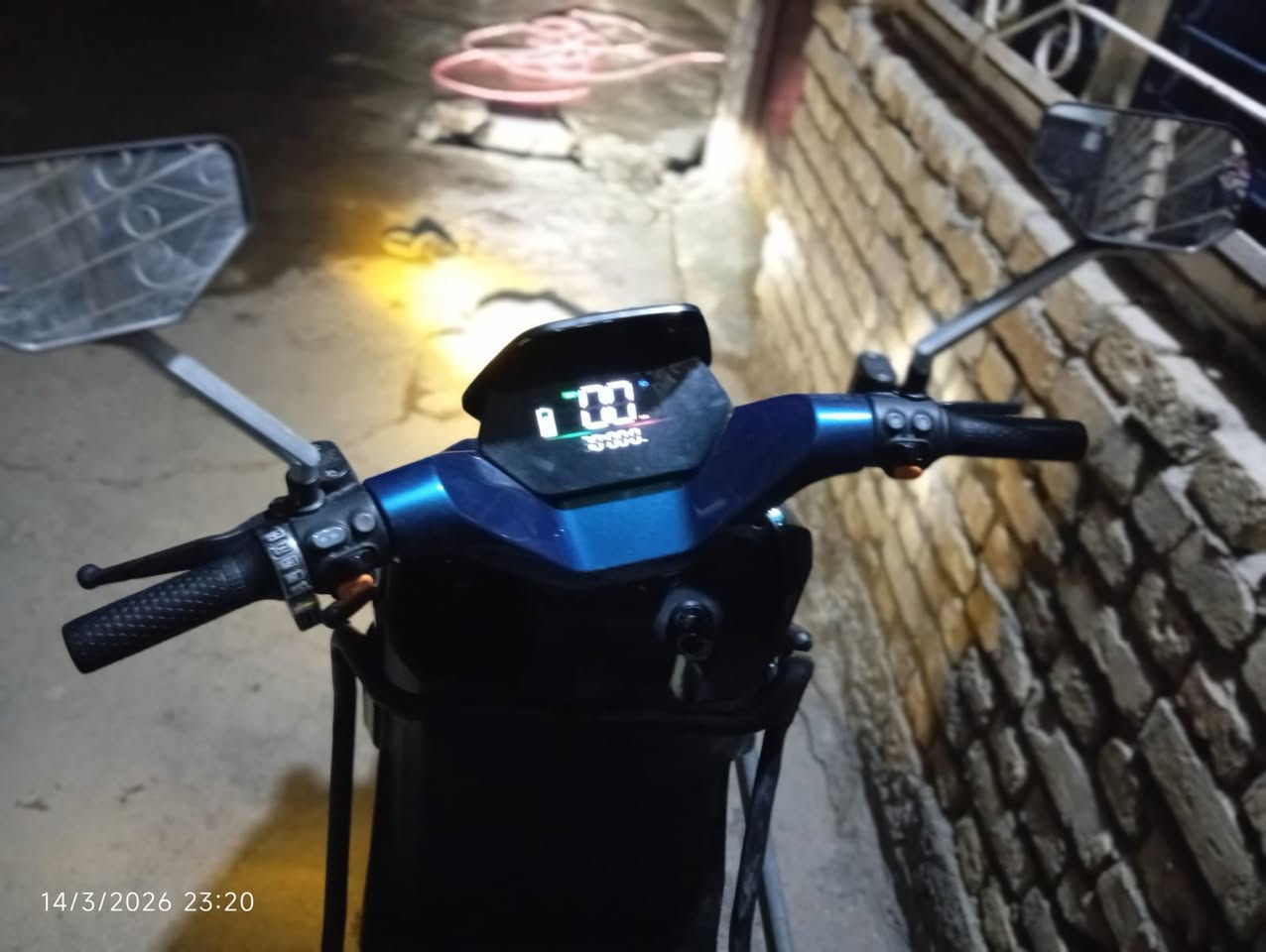 السلام عليكم دراجه شحن للبيع نوع أباچي جبلي دراجه نضيفه وحلوه سرعه ١٠٠ ملف ٢٥٠٠  ست بطاريات مسطره 
كبار مبدله فقط عقل اصلي مال شركه العنوان بغداد الشعب 
السعر ٨٠٠بيها مجال 
الرقم ***********
