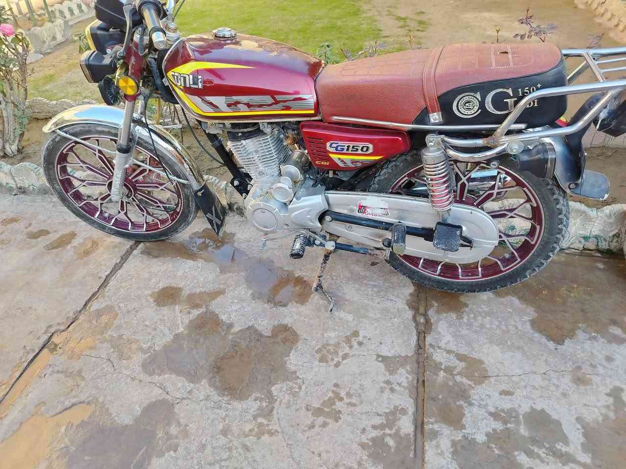 مابعد السلام دراجه 24 للبيع دراجه تخبل ماعيزها برغي واحد محرك شرط كهربائياتها كلها شغاله دراجه مرتبه كامله من كلشي نشاط فول سعر سعر ٦٢٠ بيها مجال لشراي ***********
