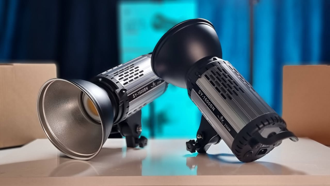 اضاءة فديو مستمرة 250 واط من شركة YSKE 
باي كلر 
شمسي ابيض ثلجي
تحكم كلفن
تحكم بقوة الاضاءة 
شاشة كبيرة 
فانات تبريد عدد ٢ صامت
تحكم تطبيق موبايل
جديد متوفر توصيل  ***********
