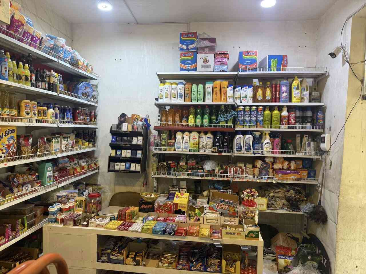 اسواق في حي الجوادين قرب متوسطه التقدم 
اسواق معروضه للبيع لعدم التفرغ 
بيها خمس عوارض 
اربعه للمحل 
وحده لشركه 
وبيها مجمده عدد اثنين 
وحده للمحل 
وحده لشركه 
بيها بيها اربع سلات جبس
ثنين للمحل 
وثنين للشركه 
التواصل خاص اول واتساب 
***********

