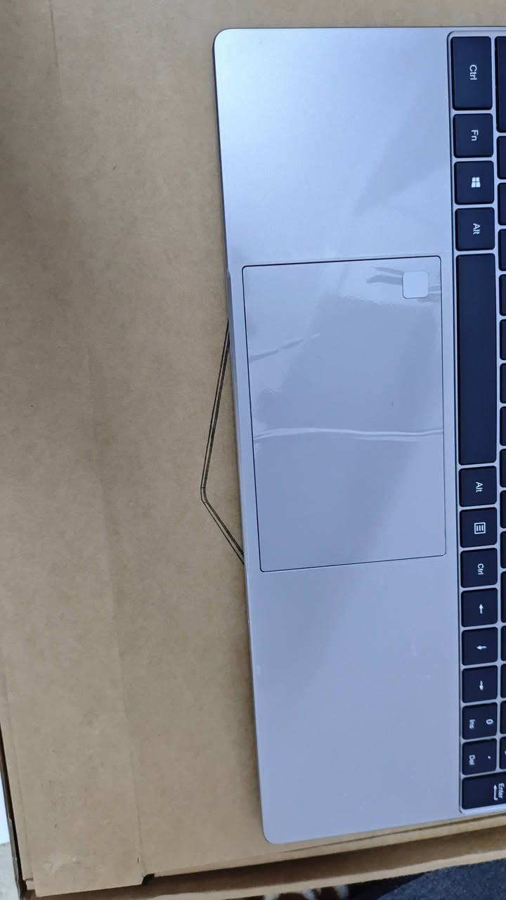 لابتوب مستخدم نظافة 99% للبيع 
Intal: Ryazan 7 5700
High speed 4.3 cpu
Ram:32 ddr5
Hard: 1TB ssd
AMD Radaun graphics 16 g
Display/1960*1200
Bluetooth:5.0
سعر 720 الف


**إذا كنت صاحب هذا الإعلان وتريد حذفه لأي سبب، رجاءا أرسل رسالة إلى الدعم الفني**