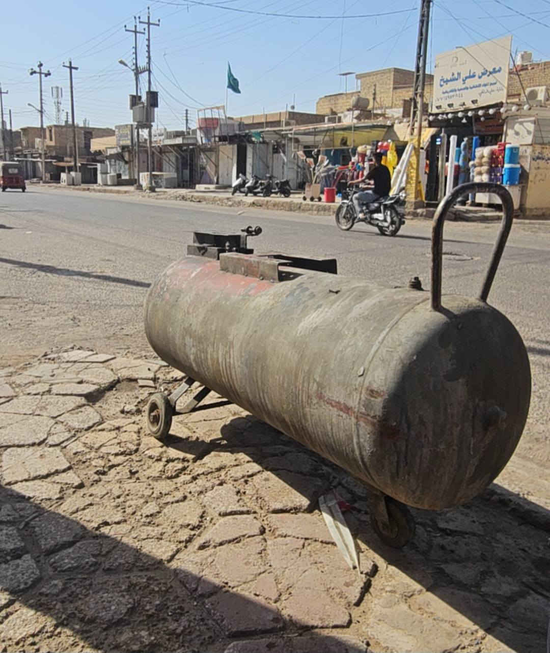 بطل هواء فقط حجم 300 لتر نظيف بدون ثقب او لحيم او زنجار 
السعر 150 قفل 
ميسان العمارة 
***********
