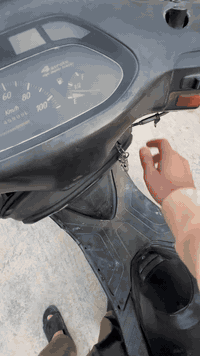 السلام عليكم دراجة فضائي للبيع مكينة جديدة سلف هندر كهربائيات كاملة الدراجة اي نقص ما بيها سعر 400 بيها مجال *********** البلديات
