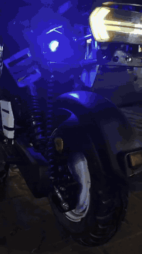 السلام عليكم
للبيع: وحش الريان R9..  معروضة للبيع دراجة R9 الريان بحالة ممتازة جداً وما محتاجة أي صرف.

🌟 المواصفات
الموديل: R9 الريان (الغنية عن التعريف بالقوة والتحمل).

المظهر: لون أزرق ملكي مميز مع ملصقات "Monster" و "Rayan" الأصلية.

إضاءة LED أمامية وخلفية (تغير ألوان) تنطيها هيبة بالليل.

الحالة: نظيفة جداً (مثل ما مبين بالصور والفيديو)، تايرات جديدة، وبطارية وشحن ممتاز.

كهربائيات شغاله من اشاير يمين ويسار ودبل اشاير انارات فيدراليات 

منفذ شحن USB مع قاعدة تليفون 

الملحقات: يجي وياها الشاحن الأصلي "RAYAN" ومفتاح وبصمة تشغيل 

جهاز انذار حماية من السرقة 

💰 السعر:
400 ألف دينار (وبيها مجال بسيط للشراي) 
للتواصل *********** واتساب... 
العنوان: النجف الاشرف حي المكرمه
