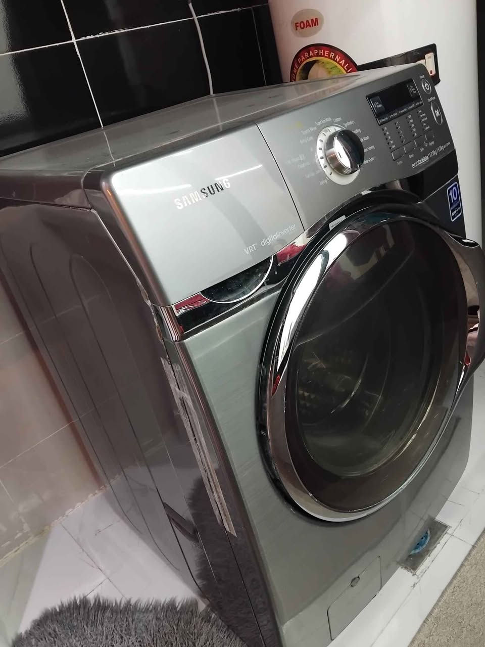 للبيع غسالة سامسونج أصلية سعة 17 كيلو، بنظام Digital Inverter الموفر للطاقة.
الحالة: الغسالة تعمل، لكن صوتها مرتفع بسبب "الرومان" (المحامل) فهو شبه عاطل ويحتاج تبديل.
باقي القطع: الماتور، الكارت الإلكتروني، والحوض كلها سليمة 100% وبحالة ممتازة.***********
بۆ فرۆشتن: غەسstateی سامسۆنگ ١٧ کیلۆ ئەسڵی، سیستەمی Digital Inverter.
بارودۆخی: غەسstateەکە کار دەکات بەڵام "ڕۆمانەکەی" کەمێک تێکچووە و پێویستی بە گۆڕینە (دەنگی هەیە).
پارچەکانی تر: ماتۆڕ، کارت، و حەوزەکەی زۆر پاکن و
 هیچ کێشەیەکی تریان نییە.
پەیوەندی کردن: بۆ زانینی نرخ و زانیاری زیاتر پەیوەندی بکەن بەم ژمارەیەوە: *********** أربيل, العراق
