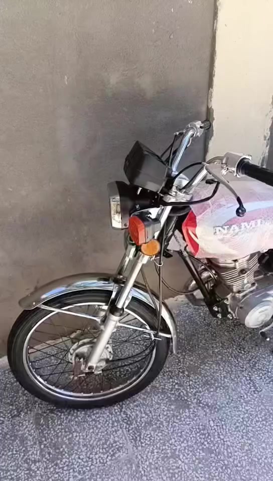 سلام عليكم دراجه للبيع  تعمير صار كم يوم من معمر شاصي وراق 2014  المكان المجر الكبير وهاذه رقمي ***********
