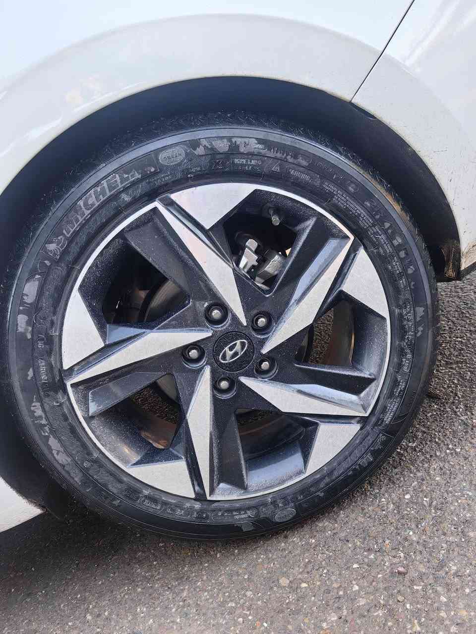 ويل كب مال فول النترا 23
حجم 17. 50. 215 السعر 400 بدون حساس


**إذا كنت صاحب هذا الإعلان وتريد حذفه لأي سبب، رجاءا أرسل رسالة إلى الدعم الفني**