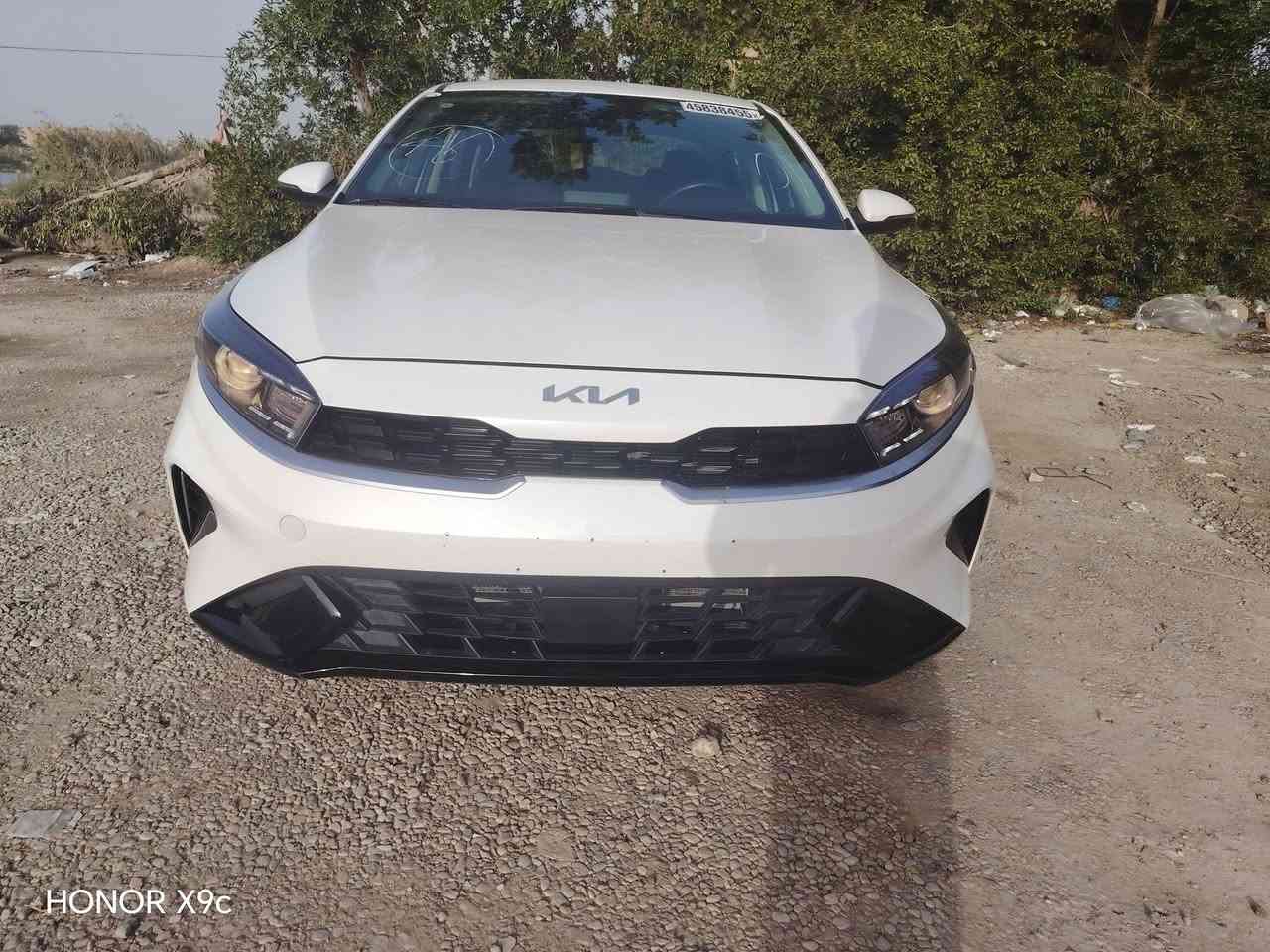 السلام علي للبيع كيه فورتي موديل ٢٠٢٤ ماشيه ١٨ ميل السياره حره بدون رقم فول ماعده الفتحه و البصمه السياره مكفوله من الصبغ التبديل فقط بارد بخشم الجاملغ الأمامي السيارة جديده مال جناي مابيه نقص برغي  السعر ١٦٠ او بيه مجال للاستفسار الاتصال على الرقم ***********
