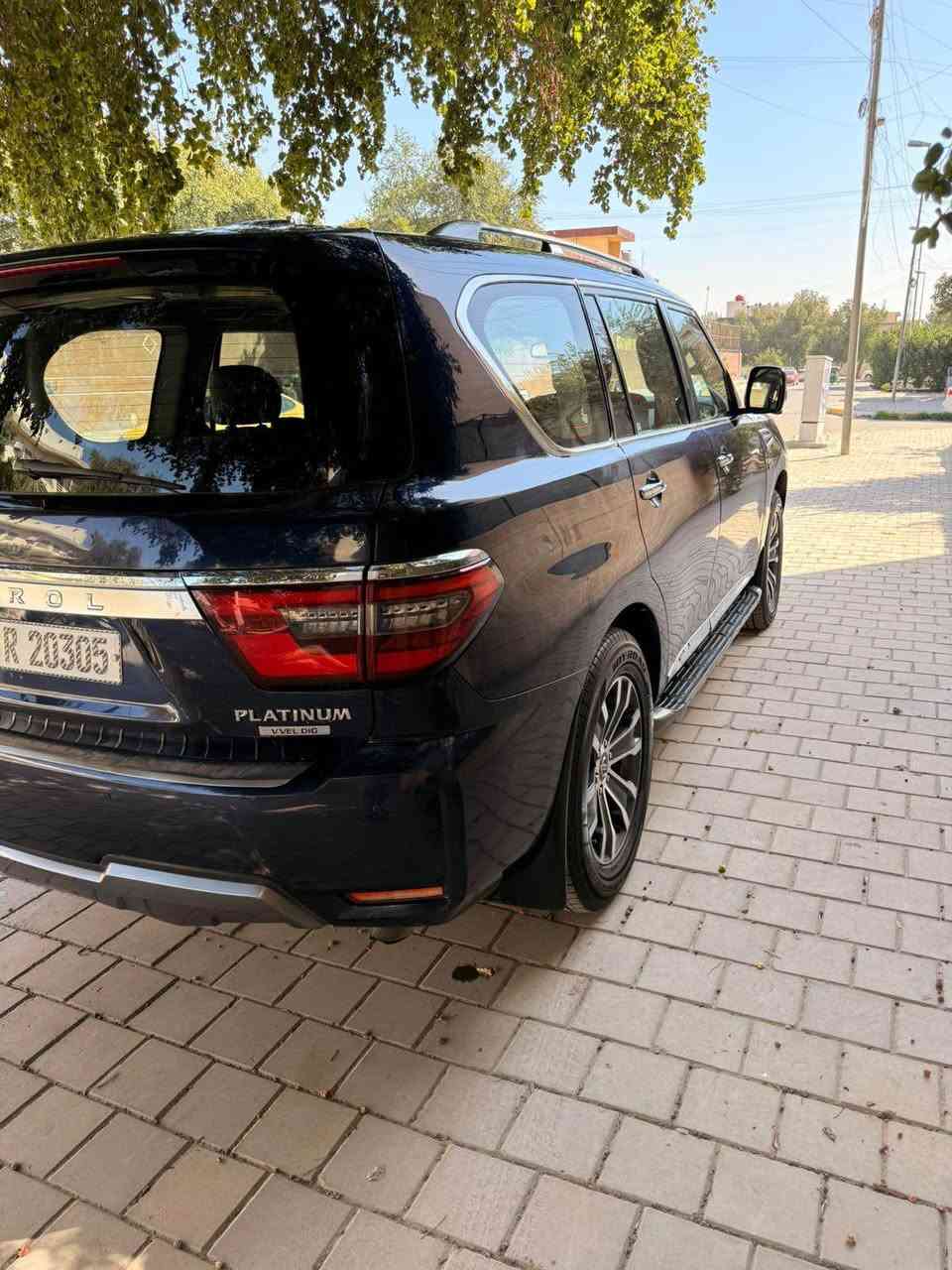 السلام عليكم ورحمة الله وبركاته 
من رخصة الأدمن المحترم 
باترول ارمادا سيف العرب وارد امريكي 2020 بلاتنيوم  حادثها جاملغ وبنيد بدون دواخل نهائيا
 ايرباك دركة وبرده وراجع سستم كامل شرط الفحص صور الحادث بالمنشور 
بغداد الدولي بأسمي فول مواصفات 
مكينة 8 سلندر 
فتحة 
تدفة تبريد كشنات
شاشات خلفية 
كامرات عدد 5 
رادار امامي مانع تصادم 
مثيت سرعة الذكي 
حساسات امامية خلفية 
رادارات خلفية مانعة تصادم 
نقاط عمياء
انظمة قيادة  ثلجة وسحب
مرايا معتمه ليلا 
كشنات كهرباء امامية وخلفية
ماشيه 172 ميل 
السيارة جاهزة وكل نقص ما بيه 
معروضه 305 وبيه مجال بسيط
 مكان السيارة بغداد شارع فلسطين
 رقم الهاتف *********** بغداد, العراق
