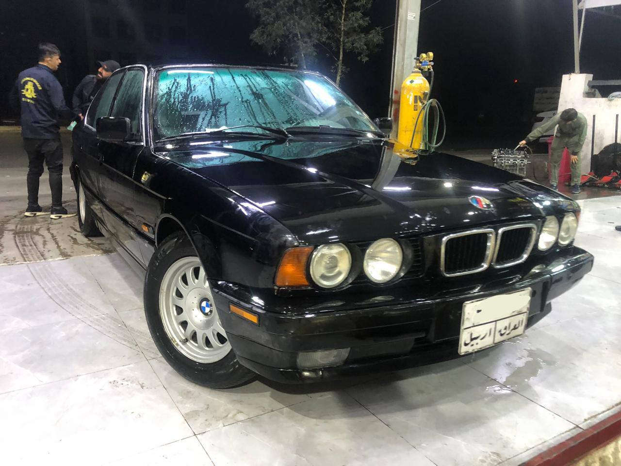 بي ام دبليو حجم 530 مكينه 525 موديل 1993 
كير مكينه تبريد تدفئه بشرط مكفوله من الحادث 
فول مواصفات عده سلايت 
 شاشه ايباد بجم عريض غرفه جلد اوف وايت 
تخم تاير جديد صدر جديد 
رقم أربيل شرط التحويل 
مكان السياره أربيل 
***********
