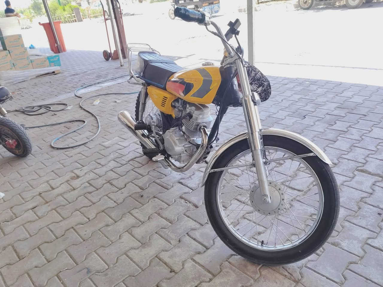 سلام عليكم عندي دراجه نامه صارلي 20 يوم من معمرها صفر بعدها طالب عليها 650 وبيها مجال للطيبين متواجد خاص او وتساب فقط ***********
