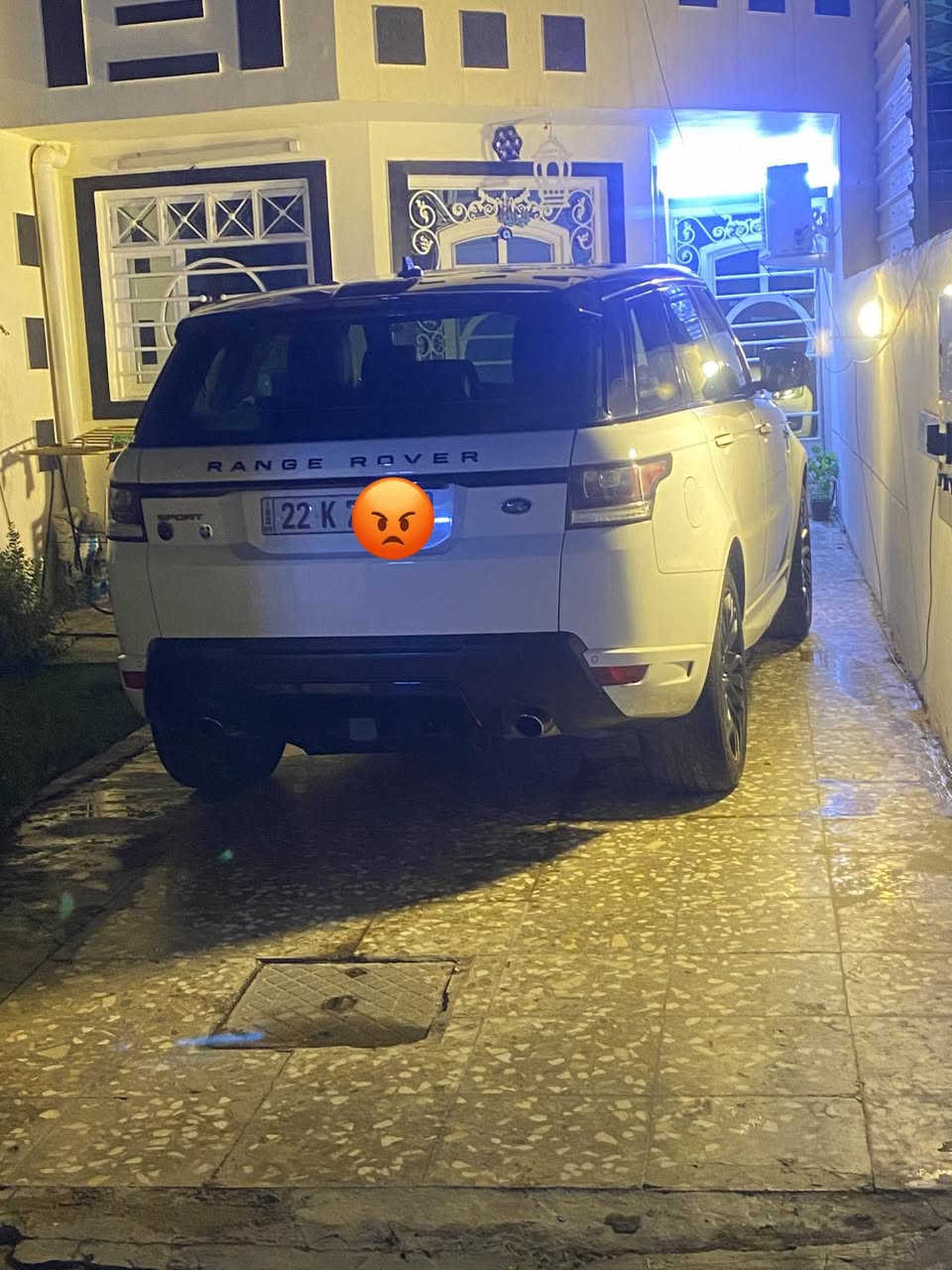 السلام عليكم رانج سبورت (HST)موديل 16فول مواصفات بانورامه بيبان بصمه وارد امركي داخل اسود حادثها فقط شي بسيط بالبنيد بدون دواخل السياره جديده جداً مكان السياره بغداد الغدير للاستفسار ***********

