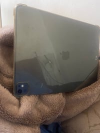 ايباد (M4)13انج بعده بلضمان   مكاني بغداد  السعر مليون و400  نضيف 100‎...