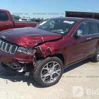 جيب  موديل 2019 ليمتد ماشيه 44 الف ميل مواصفات  السياره شاشه كبيره حسا...