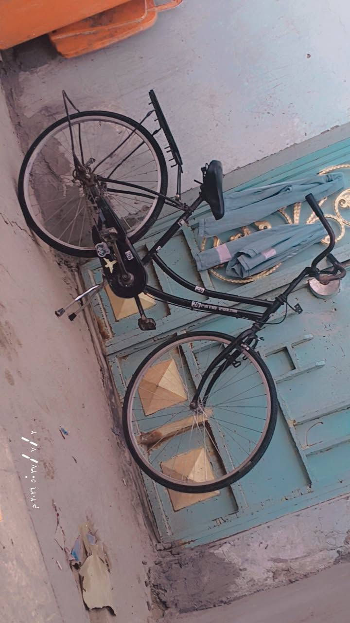 سلام عليكم باسكل لبيع لونه اسود حجم 26  الباسكل باله اصلي  لبيع  سعر 78  وبي مجال وما يعجبه السعر يعبر مو يكسر بل سعر ومو شراي لا يراسل مكاني نجف  شارع الرادار مال المطار  الرقم  ***********

