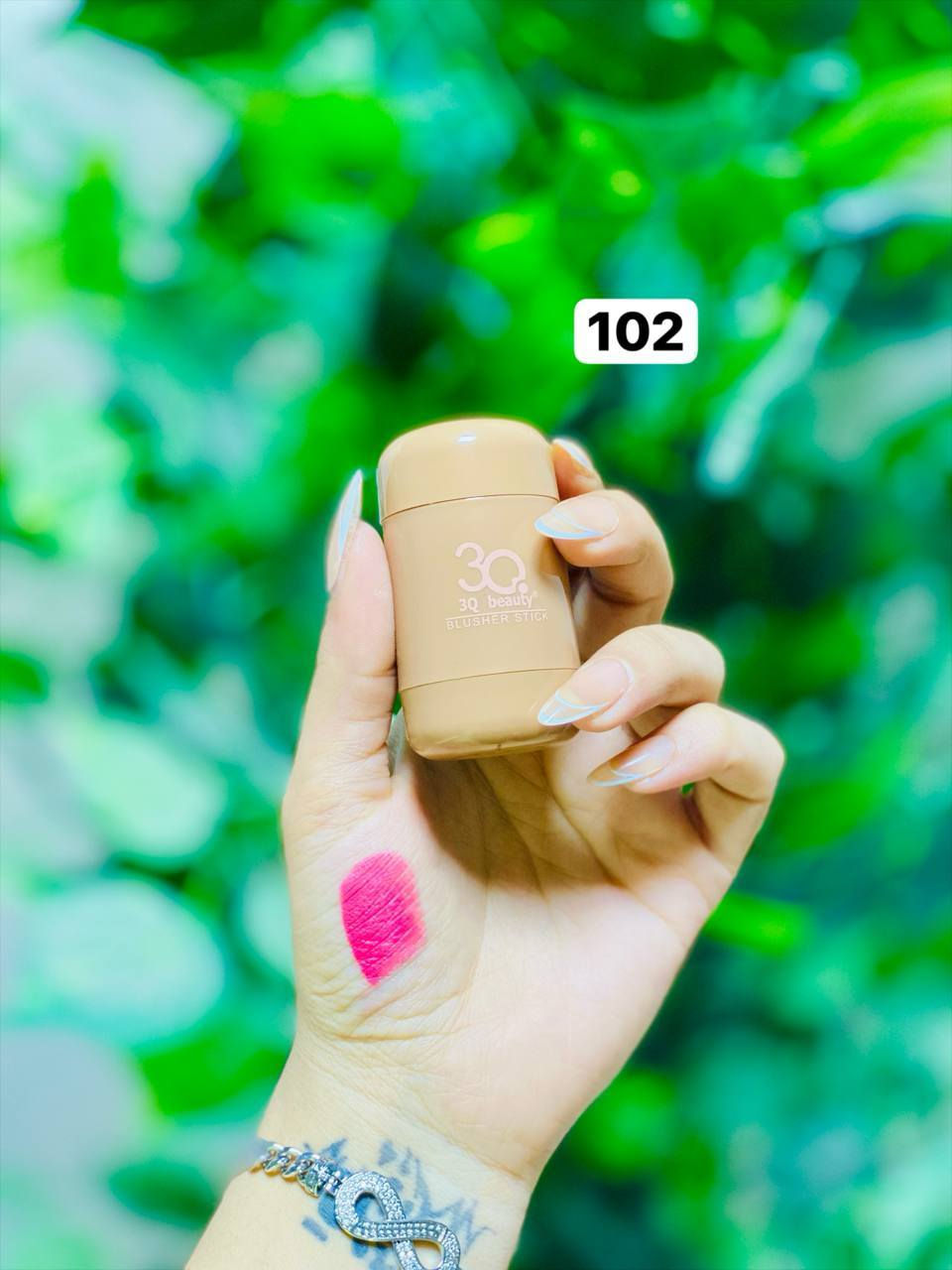 🔥 الإضافة الأجمل لمكياجج اليومي! 🔥
✨ BLUSHER STICK من ماركة 3Q Beauty ✨
الحل السحري لخدود وردية ومشرقة بكل سهولة! 😍 بلاشر كريمي يجنن بتركيبة خفيفة ومميزة:
 💖 سهل الدمج: يندمج ويا البشرة بسلاسة وبدون أي تكتل.
 ✨ لمعة صحية: ينطي خدوودج نضارة ومظهر حيوي وصحي وميترك أي أثر مزعج.
 ⏳ ثباتية خيالية: مو بس هيج!🫣 ثباتيته عالية جداً ويبقى وياج ثابت ومحافظ على جماله طول اليوم.
 🎨 تنوع يلوق الج: متوفر بـ 6 درجات تجنن تناسب كل ألوان 
البشرة.

💸 السعر: 4 آلاف


**إذا كنت صاحب هذا الإعلان وتريد حذفه لأي سبب، رجاءا أرسل رسالة إلى الدعم الفني**