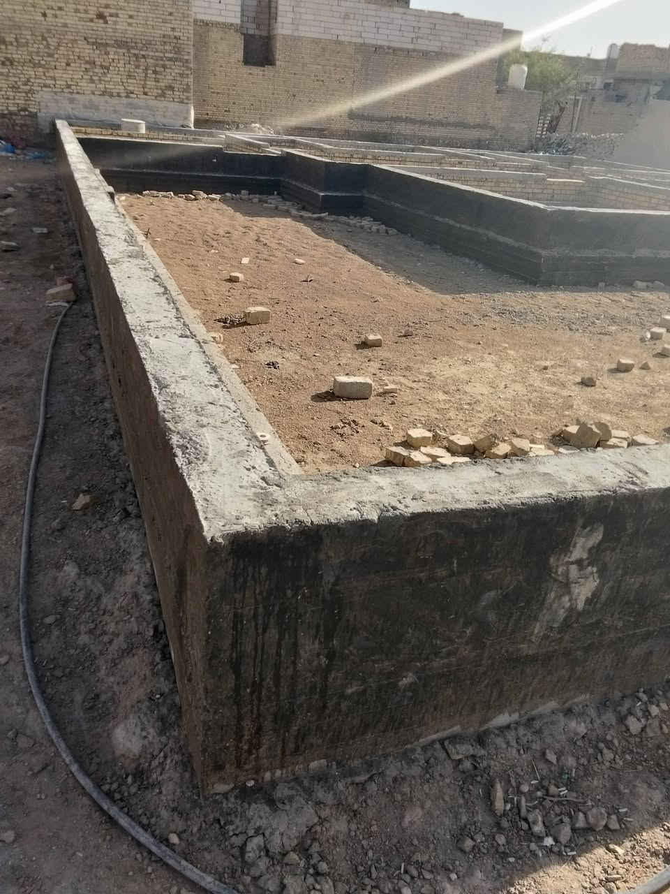 قطعة طابو مساحة 320م منطقة السكك قريب على السايدين تباع كلها او نصها.. تلفون ***********
