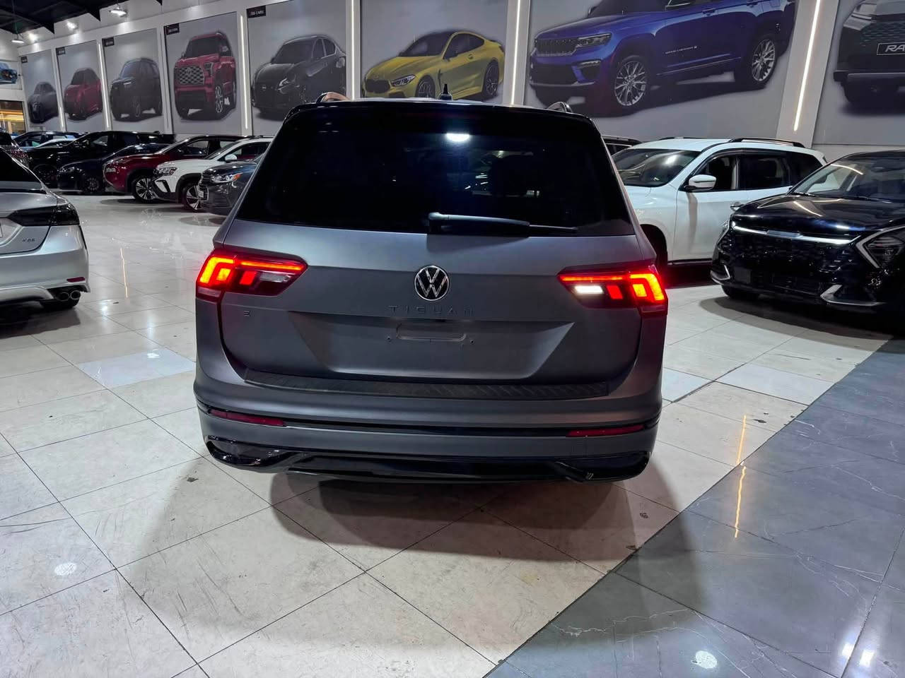 Volkswagen Tiguan 2023
سعر بلاشش🔥١٣٩$🔒
￼⁨***********⁩
***********

محرك ٤ سلندر ٢٠٠٠ تيربو
٧ راکب
مواصفات SE
كراسي جلد و كهرباء 
بصمة 
تشغيل عن بعد
كيج الكتروني 
وياله ١٩
كيج الكتروني
شاشة كبير
رادارات ٣٦٠ درجة
ماشية ١٩ الاف مايل
❌ضرر بجم سليم بدون دواخل صبغ عام تغير من نفطي الي طافي
❌رقم شاصي مرفقه مع صور
أرباك ستيرن و داشبورد اصلي ماطاك  ١٠٠❌١٠٠
موجودة 📍اربيل معرض S.B cars
ملاحظة❌شدة مقدمة نسلمك سيارة مع رقم اربيل يشمل جميع مواطن عراقي

***********
***********
