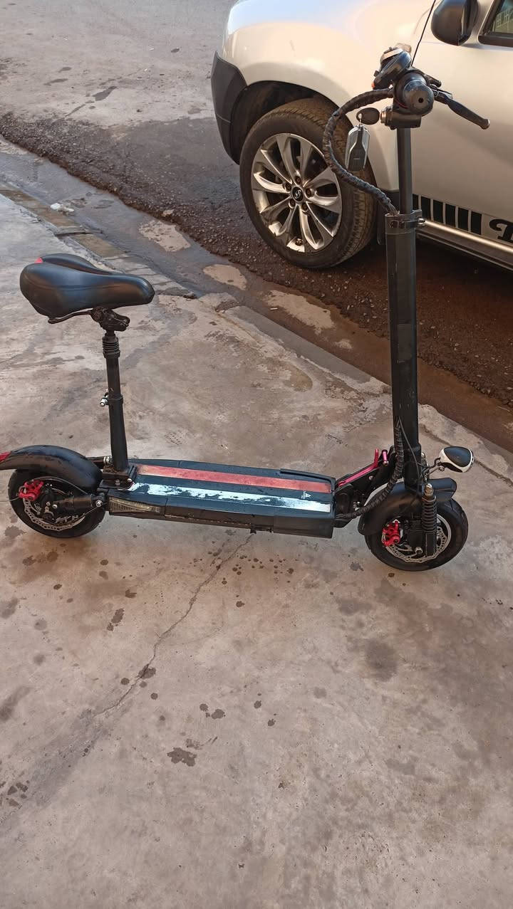 السلام عليكم للبيع سكوتر شحن 48فولت ليثيوم ماكني موصل جانب اليمن الشراي يخبرني عالا هذا الرقم *********** سعر 200 بيها مجل الطيبين
