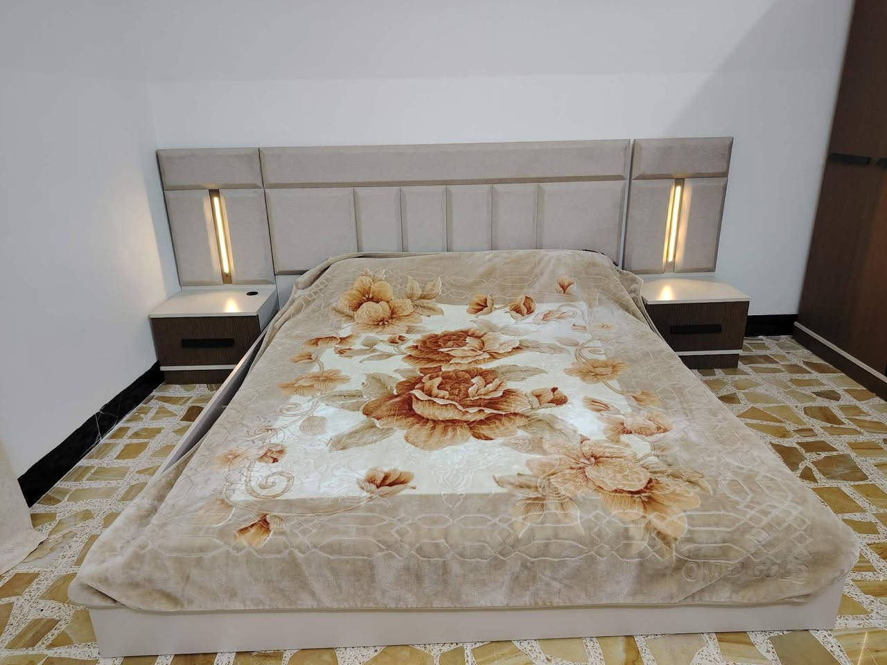 غرفة نوم تركية 5 قطع
نوع الخشب MDF ثقيل جداً
سعرها 600 وبيها مجال شوية 
الغرفة جديده مستخدمة 4 اشهر فقط 
عنوان موصل الجانب الايمن حي رجم حديد
 للأستفسار اكثر خاص #الموصل #الجميع #المتابعين #للبيع


**إذا كنت صاحب هذا الإعلان وتريد حذفه لأي سبب، رجاءا أرسل رسالة إلى الدعم الفني**