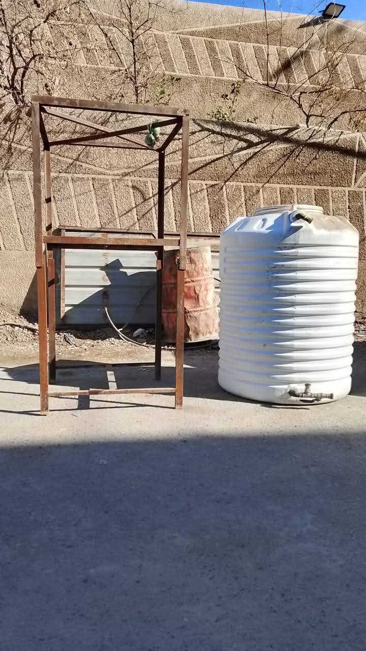 السلام عليكم غراض مطعم للبيع عارضه على ١٥٠الف وميز الامنيوم ب٥٠ وطباخ ابو العينين ب ٥٠ المكان الخطيب الزراعي بغداد رقم *********** واتساب
