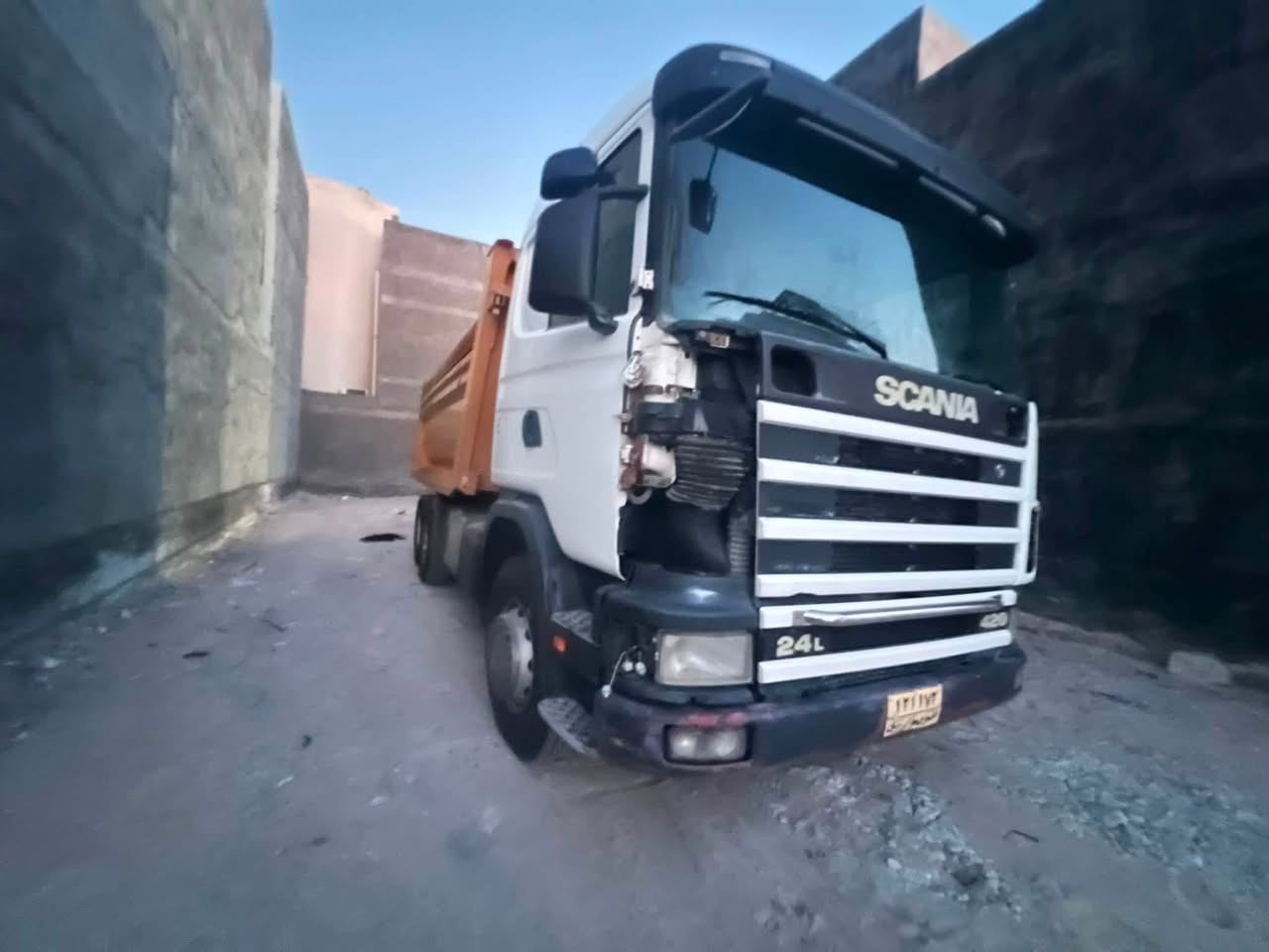 سكانيه موديل 2004 مجموعه فراشه مكينه 6انجكتر كير ٣/٣  شاصي مطول بدي جديد قماره جديده بس الباب تعبان المكان البصره القبله الهاتف ***********
