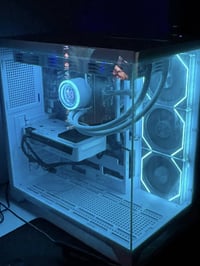 RTX 5060 Ti • Ryzen 5 9600X • شاشة سامسونج 27