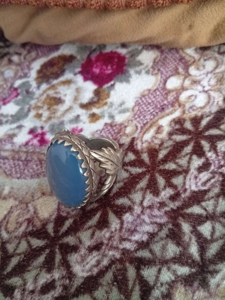 سلام عليكم محبس للبيع فضه نوعه عقيق سمائي خشن كلش السعر 175وبي مجال المكان النجف المكرمه يم  سوك المسكف الاتصال على الرقم مراسله واتساب ***********
