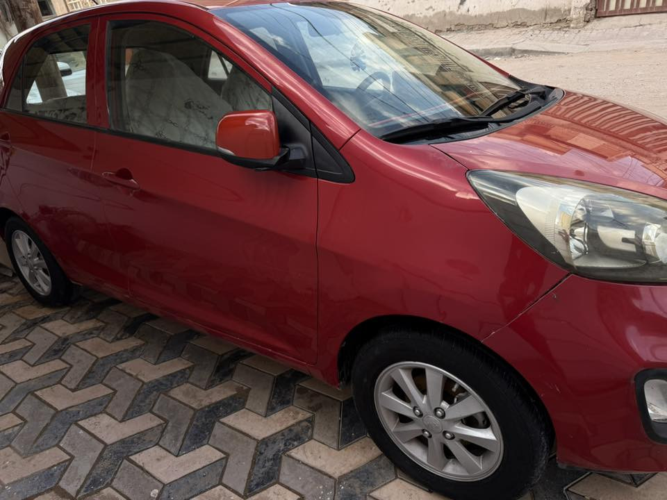 سيارة للبيع
كيا بيكانتو موديلها ٢٠١٤ ورقمها مشروع وطني تنقل ملكيتها باي محافظة . سيارة كاملة شاشة ، مري شفط،مابيها نقص فقط بيها صبغ يم دوسة السائق مقدار اربع اصابع والجاملغ مرشوش. 
سعرها ٩٠ ورقة
مكانها النجف 
للاستفسار الاتصال ***********
