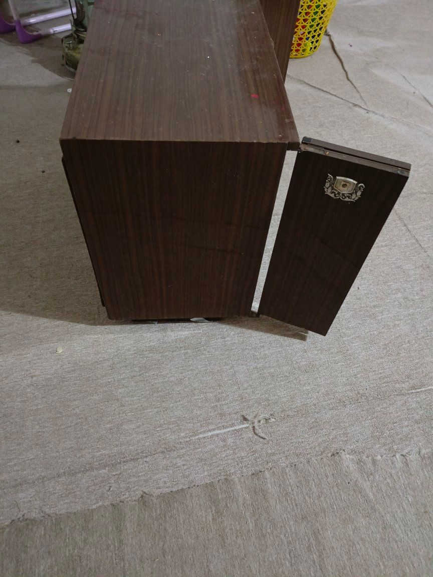 تلفزيون عاطل السعر100الف توصيل بس داخل الموصل فقط للاستفسار الاتصال على الرقم ***********
