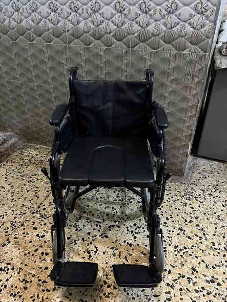 كرسي دفع اسود  حجم كبير  السعر 150 الف للتواصل ***********
