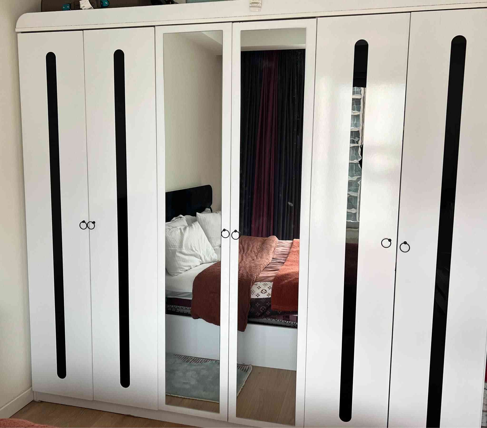 The items can be bought all together with a serious buyer,very good condition 👌 
Quality items أربيل, العراق


**إذا كنت صاحب هذا الإعلان وتريد حذفه لأي سبب، رجاءا أرسل رسالة إلى الدعم الفني**