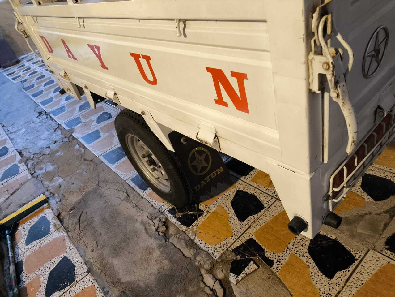 السلام.عليكم
دايون 2022 طالعه ب نهايه 2023
اوراق اصولي انا مطلعه من مجمع الكرار 
مامتعوبه عدي محل اجيب بس المسواك بيها 
محرك مكفول من الفتح وتنقيص فقط اكلجات
تيارات جدد قبل يومين شديتهن
باتري جديد 
الستوته خير من الله بالعافيه عل ياخذها
مكاني الناصريه الاسكان الصناعي
السعر 2 و600
***********
