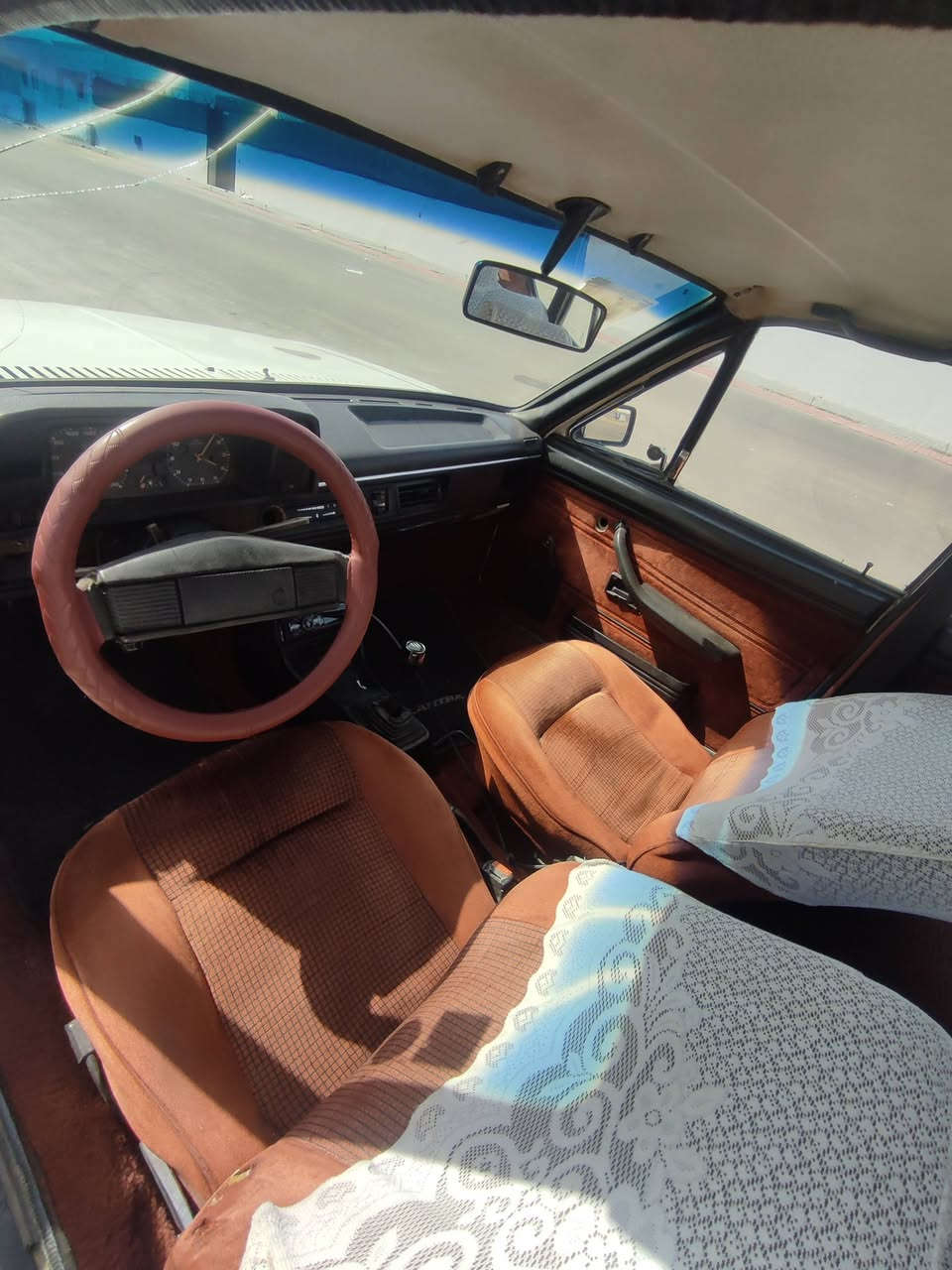 ادوات ادوات ادوات
بدون گصة 

للبيع أو المراوس حسب القناعة سيارة فولكس واجن موديل 1987 (برازيلي) السيارة غنية عن التعريف ونظيفة ومثل ما موضح بالصور

البدي نصبة حلوة وتخبل عدل وما بيه صبغ أو حوادث مجرد طخات بسيطة مال عمرها

ويلات بلادية الأصلية ونظيفة كلش

المكينة والكير بلاديات مكينه ناعمه وكفاله من كلشي وكير ناعم ومكفول

الدواخل بلادية ونظيفة والدشبول نظيف 

الكهربائيات كلها شغالة لايتات وشطحات كلها شغالة 

للملاحظة

السيارة مال جنّاي متعوب عليها دگ سلف وتوكل ما تحتاج تصرف عليها ربع 

السيارة معروضة 17 وبيها مجال للشراي 

مكاني النجف 

***********
