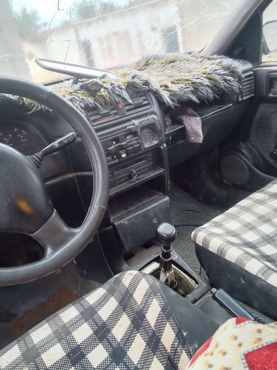 سلام عليكم سياره اوبل للبيع دواخل نضيفه كير ومحرك نضيف نقصها لبك ما يجي وفريم ممه كهربائيات شغله باتري جديد سنويه ضايعه ابيع كوم حديد سياره رقمه ابيض بابل سياره موجود في بابل سعر 10 وبيه مجال رقم الموبايل ***********
