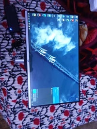 ديسكت توب كامله وجديده بكارتونتها مستعمله مره وحده بس بعدها بجيسها نضا...