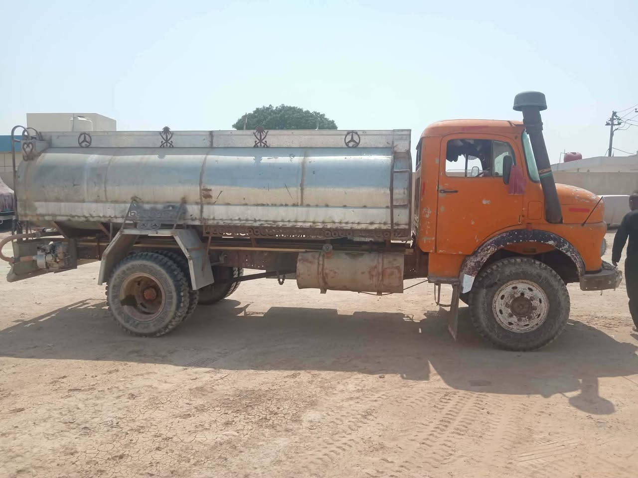 ابوردين للبيع موديل 80 عشره طن مكلف بنشر رجان منع مراسله على الخاص رقم صاحب سياره// ***********
