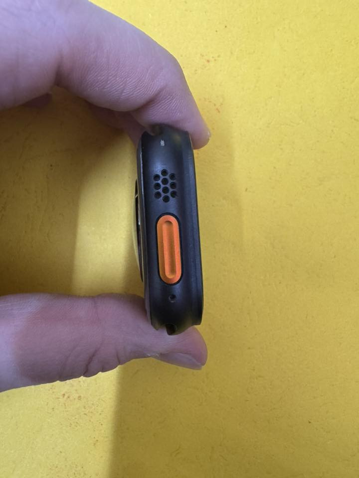 سلام عليكم 
ساعه ابل الترا2 تيتانيوم اسود
بطاريه 100‎%‎ 
نظافه99‎%‎
كامل الملحقات الاصليه معى السير الاصلي
حجم49m
سعر875 الف
عنوان بغداد
***********
