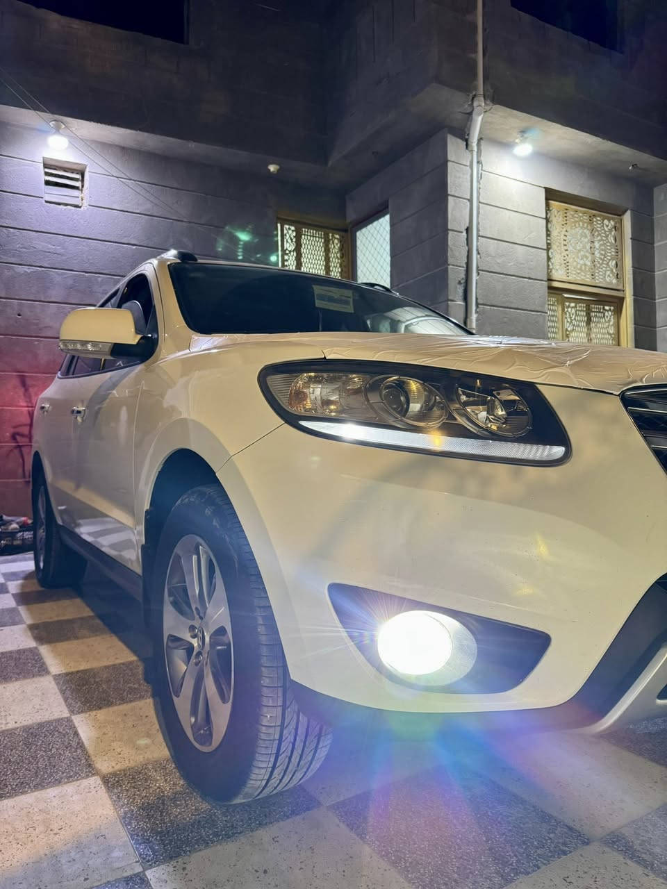 السلام عليكم سنتافي 2012 كفاله عامه محرك 6سلندر مامفتوح  فول مواصفات تنتا بصمه كشنات جلد كهربائي تحكمات جهتين مثبت سرعه تبريد بيانو ويل كب كروم 3قطع تبريد  7راكب رقم بصرة نكليزي سنويه باسمي عنوان بصرة ***********
