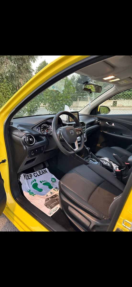 شانجان السفن (تكسي)
موديل 2024
السيارة بانزين وغاز
ماشيه 35 ألف
ضمان السيارة 150 ألف كيلو
السيارة بعدها بضمان الشركة
ضمانها كير ومحرك وكهربائيات

السيارة بيها ضربة بالباب الخلفي
وطخة بالجاملغ الخلفي

سعر السيارة 95
مكان السيارة بغداد 
للتواصل : ***********
